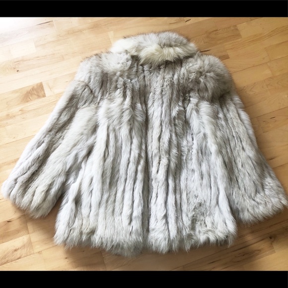 LIKENEW🤩SAGA FURS WHITE BLUE FOX FUR COAT GENUINE - Picture 3 of 8